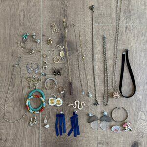 Lot of jewellry - 40 pieces